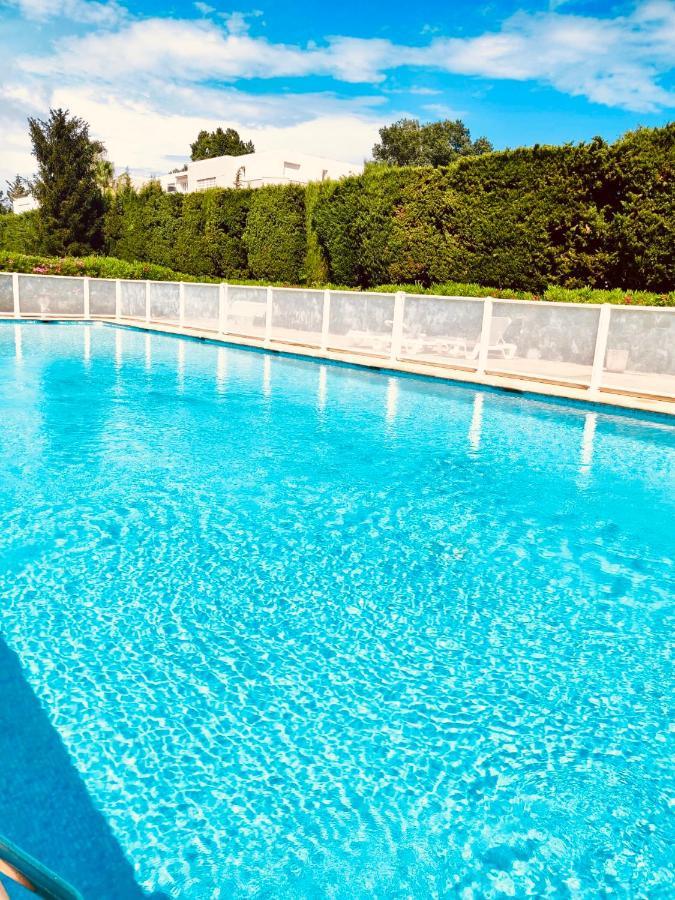 Mandelieu Grand Studio Avec Piscine Et Proche De La Mer 外观 照片