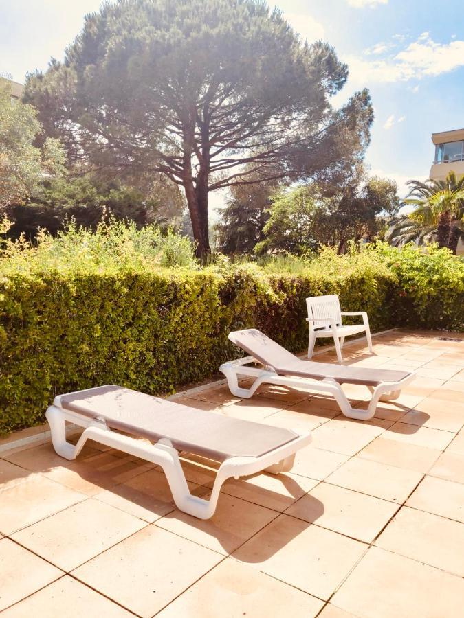 Mandelieu Grand Studio Avec Piscine Et Proche De La Mer 外观 照片
